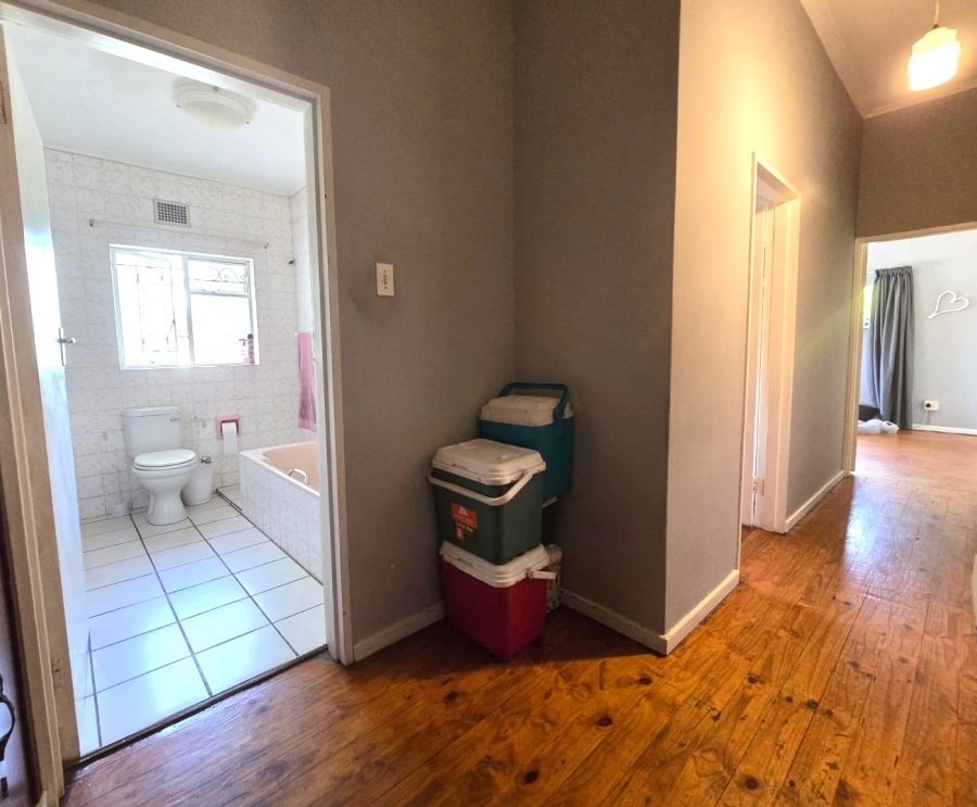 5 Bedroom Property for Sale in Lemoenkloof Western Cape